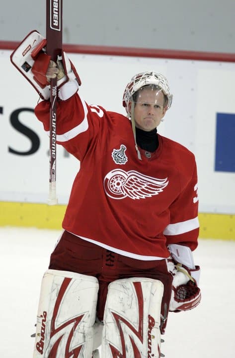 Chris Osgood with the Detroit Red Wings